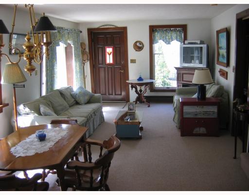 7 Beach Plum Road Narragansett, RI 02882 - Photo 3 of 6 Living Room.