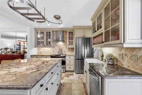 $385,000 | 1065 Eden Isle Boulevard Northeast, Unit 2, St. Petersburg, FL 33704
