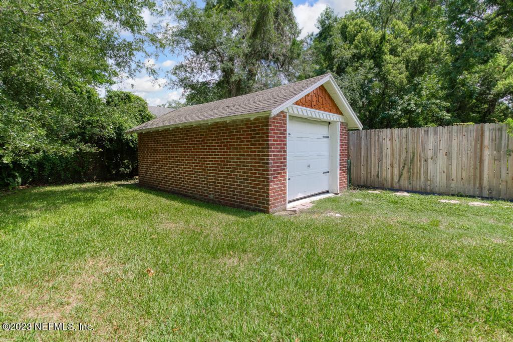 4635 Attleboro Street Jacksonville, FL 32205 - Photo 25 of 27 a backyard of a house with lots of green space