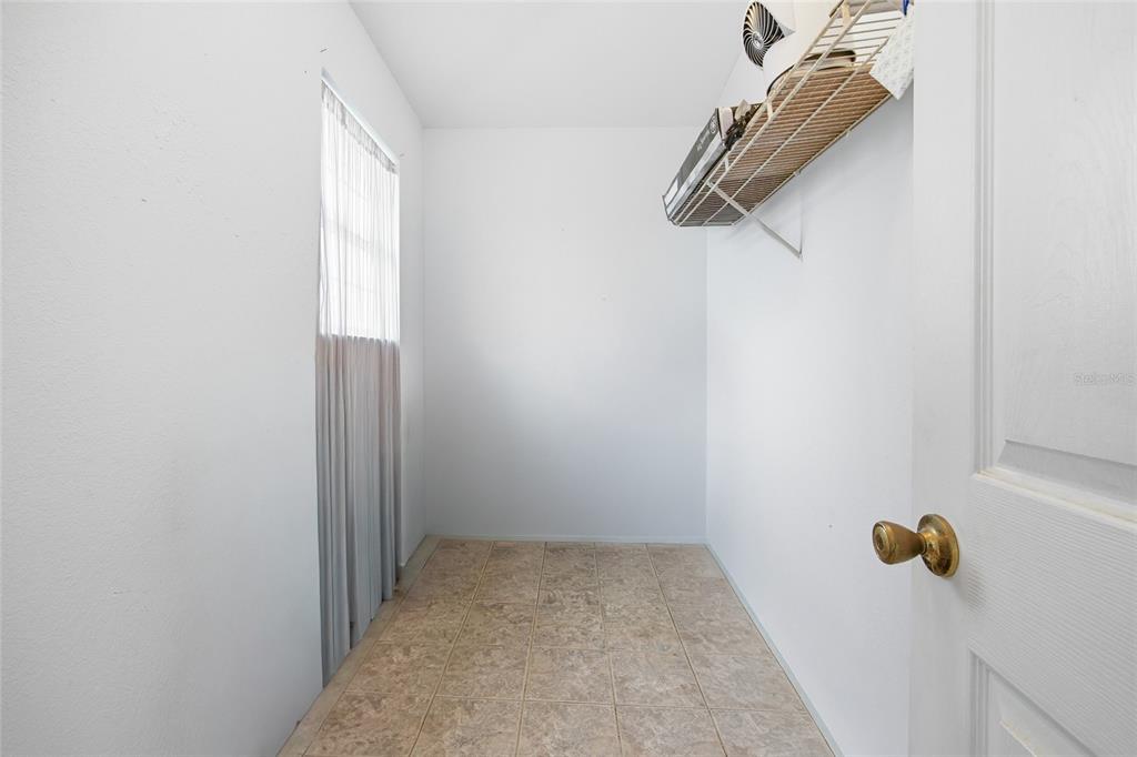 549 Silver Course Run Ocala, FL 34472 - Photo 33 of 48 an empty room with a rug
