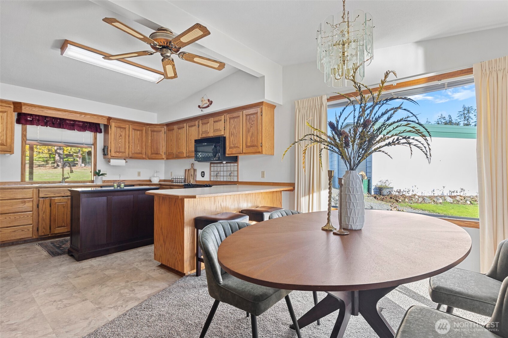 288 Torrence Lane Oak Harbor, WA 98277 - Photo 11 of 39 a kitchen with a table chairs and microwave