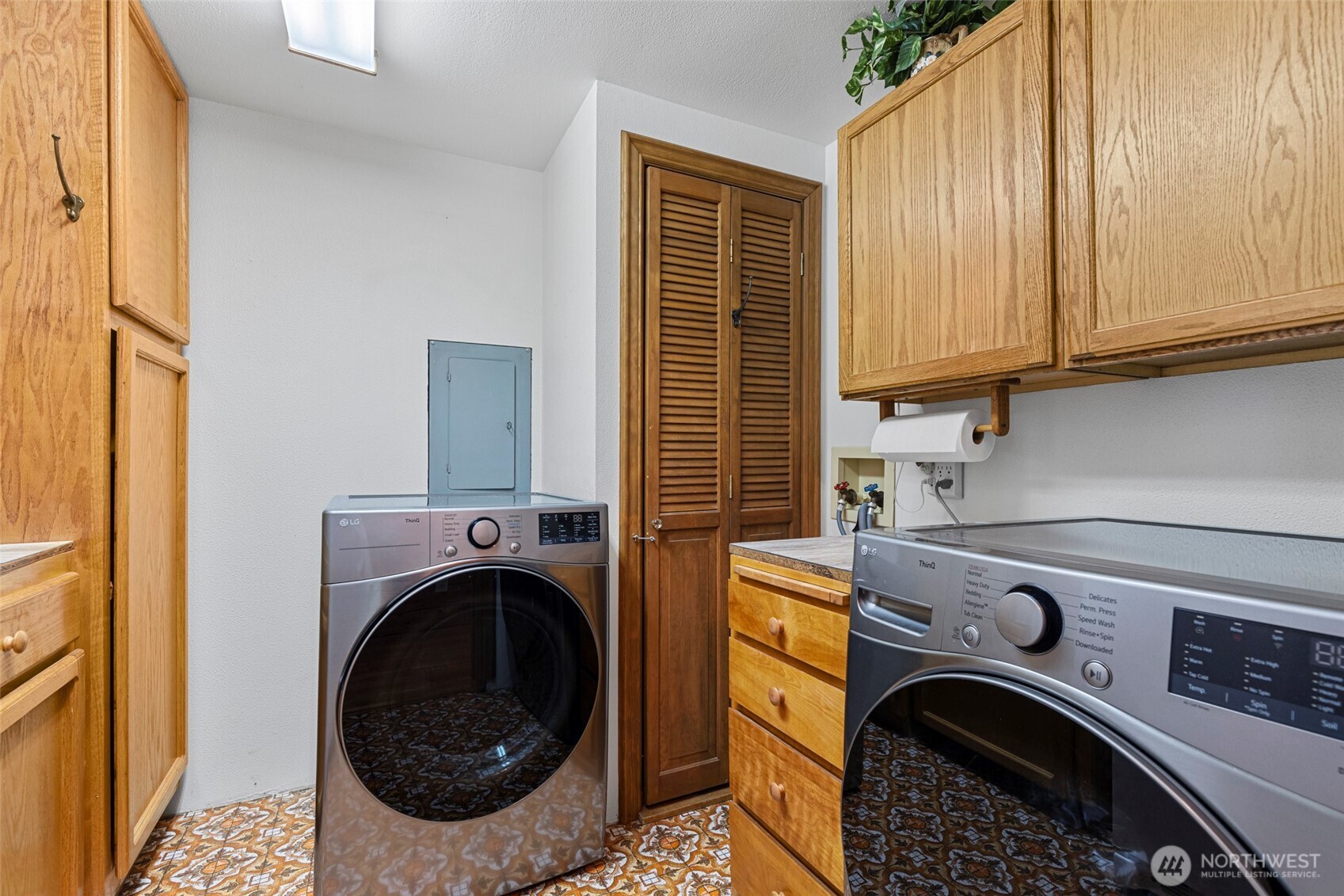 288 Torrence Lane Oak Harbor, WA 98277 - Photo 20 of 39 a utility room with dryer and washer