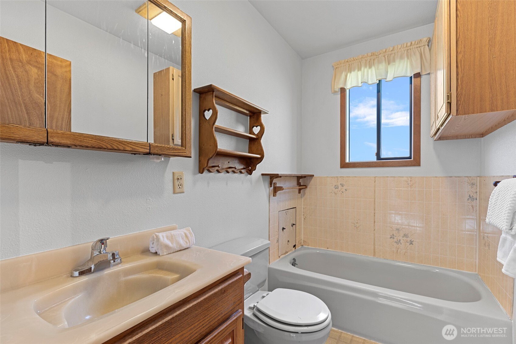 288 Torrence Lane Oak Harbor, WA 98277 - Photo 21 of 39 a bathroom with a sink a toilet and bathtub