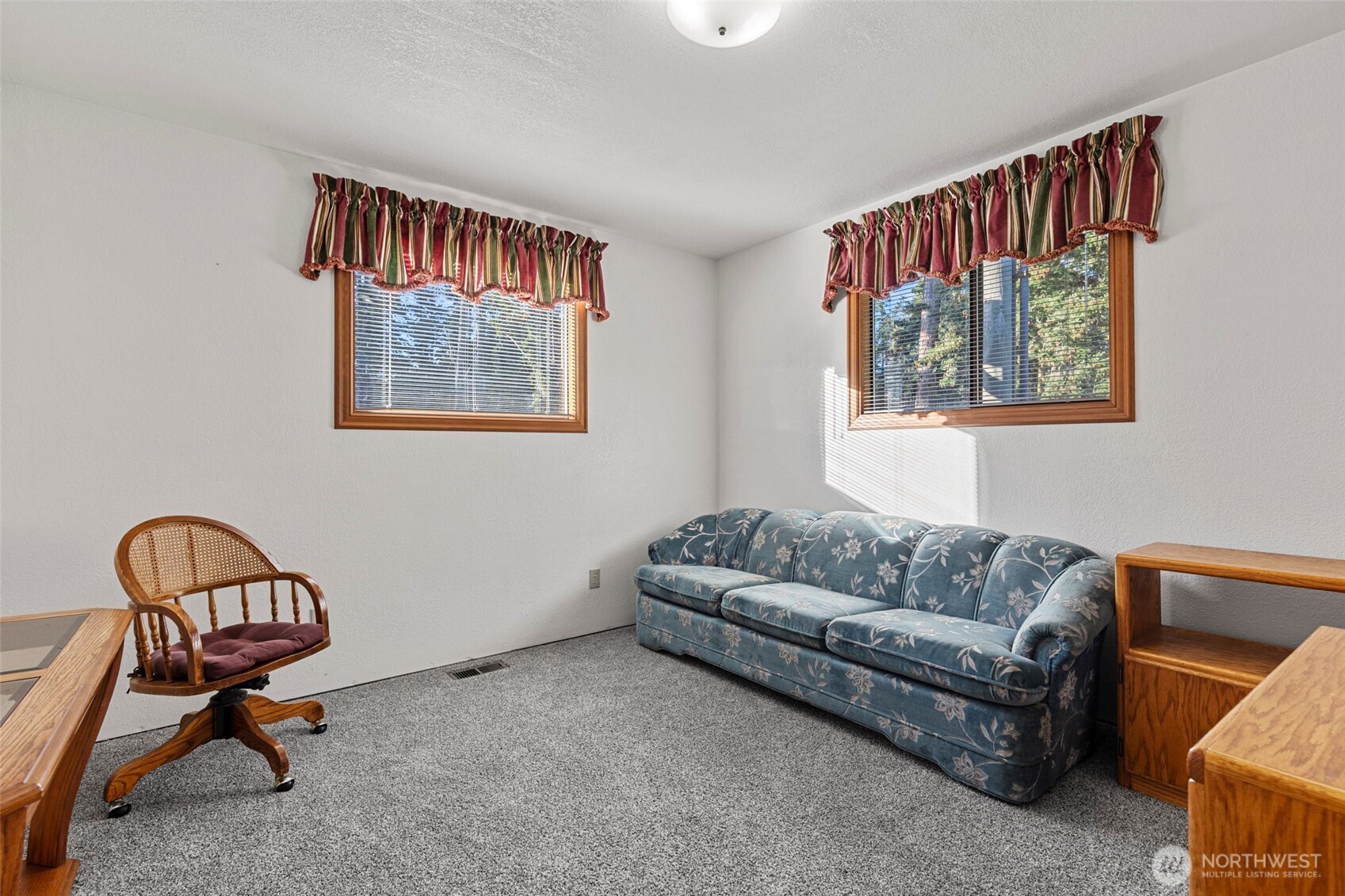 288 Torrence Lane Oak Harbor, WA 98277 - Photo 23 of 39 a living room with furniture and a window