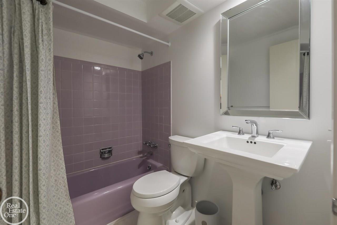 511 Shelden Road Grosse Pointe, MI 48236 - Photo 37 of 51 50061862-36.JPG