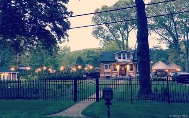 $775,000 | 21 Masem Court, Medford, NY 11763