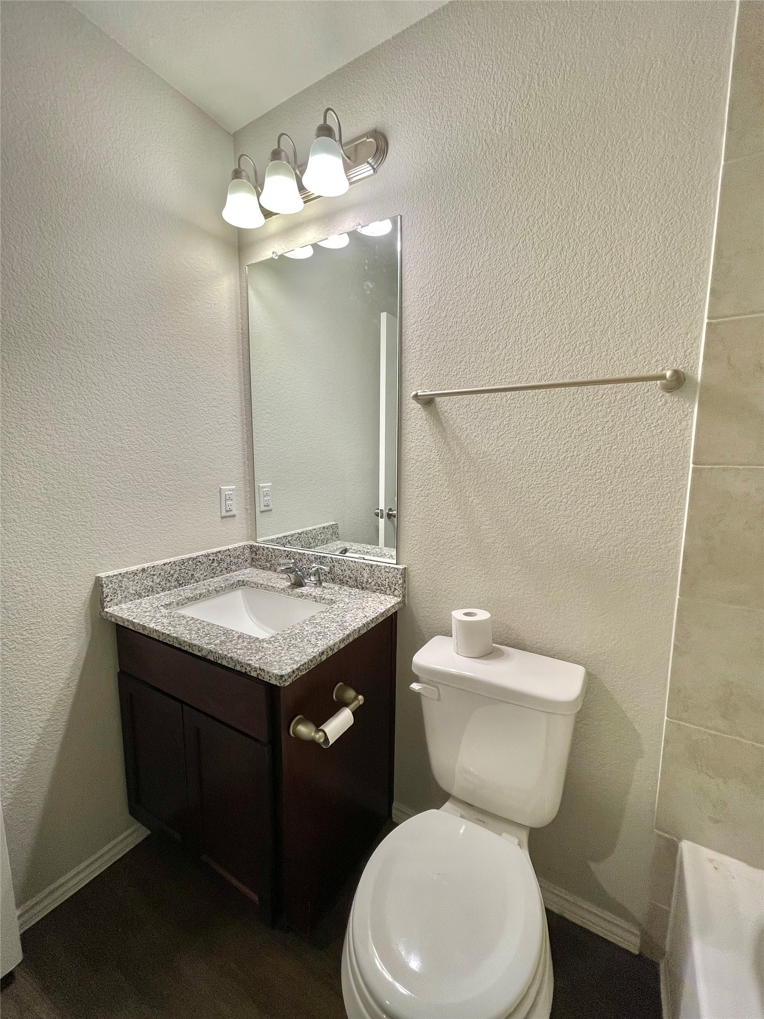 126 East Ash Street Angleton, TX 77515 - Photo 9 of 17
