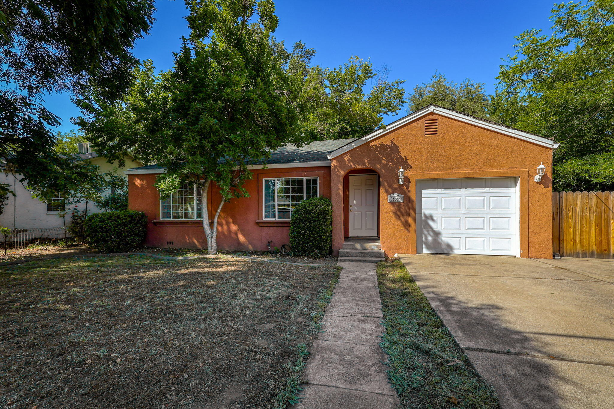 364 Rio Street Redding, CA 96001 - Photo 1 of 20 Front of House