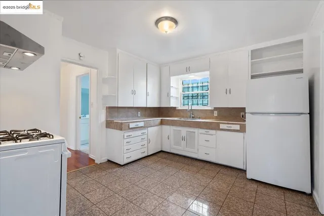 $579,000 | 8806 Dowling Street, Oakland, CA 94605