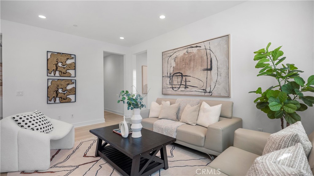 138 Jayhawk Irvine, CA 92602 - Photo 26 of 50 a living room with furniture and a potted plant