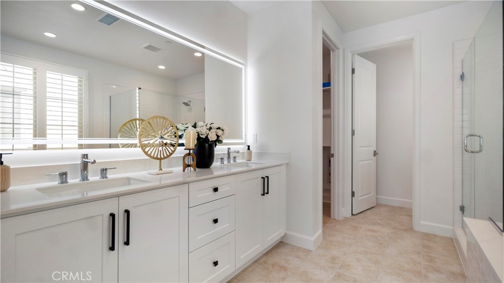 138 Jayhawk Irvine, CA 92602 - Photo 33 of 50 a bathroom with double sink and a mirror