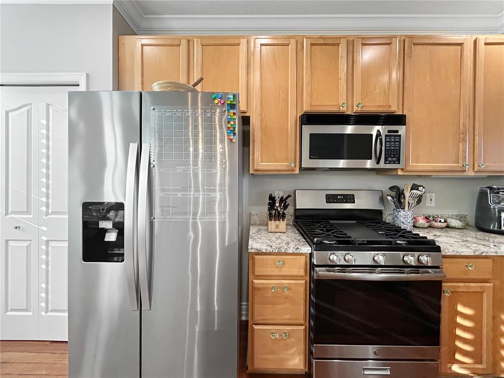 1468 Harbour Walk Road Tampa, FL 33602 - Photo 9 of 40 a kitchen with granite countertop a refrigerator stove and microwave