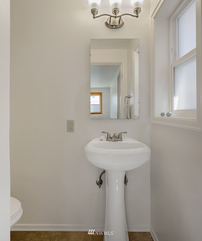 7902 Leschi Road Southwest Lakewood, WA 98498 - Photo 14 of 22
