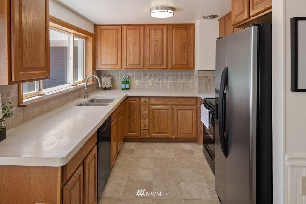 7902 Leschi Road Southwest Lakewood, WA 98498 - Photo 6 of 22