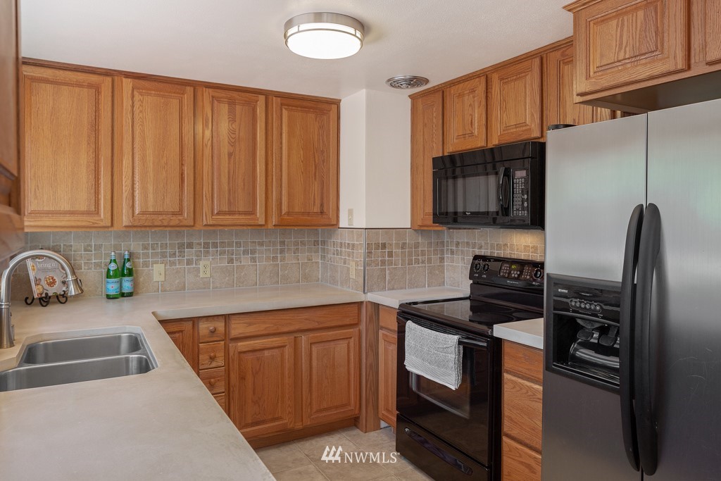 7902 Leschi Road Southwest Lakewood, WA 98498 - Photo 8 of 22