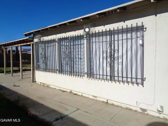 $400,000 | 44631 Fenhold Street, Lancaster, CA 93535
