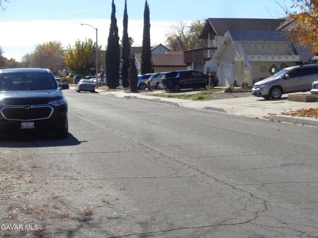 $400,000 | 44631 Fenhold Street, Lancaster, CA 93535