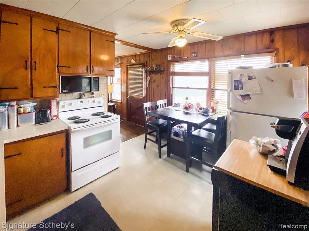 1556 Rochester Road Leonard, MI 48367 - Photo 31 of 51