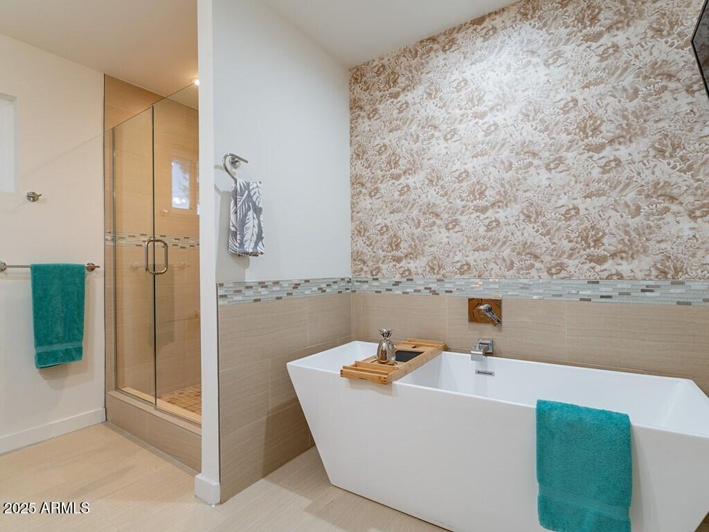 3302 East Turquoise Avenue Phoenix, AZ 85028 - Photo 29 of 59 a bathroom with a tub and shower