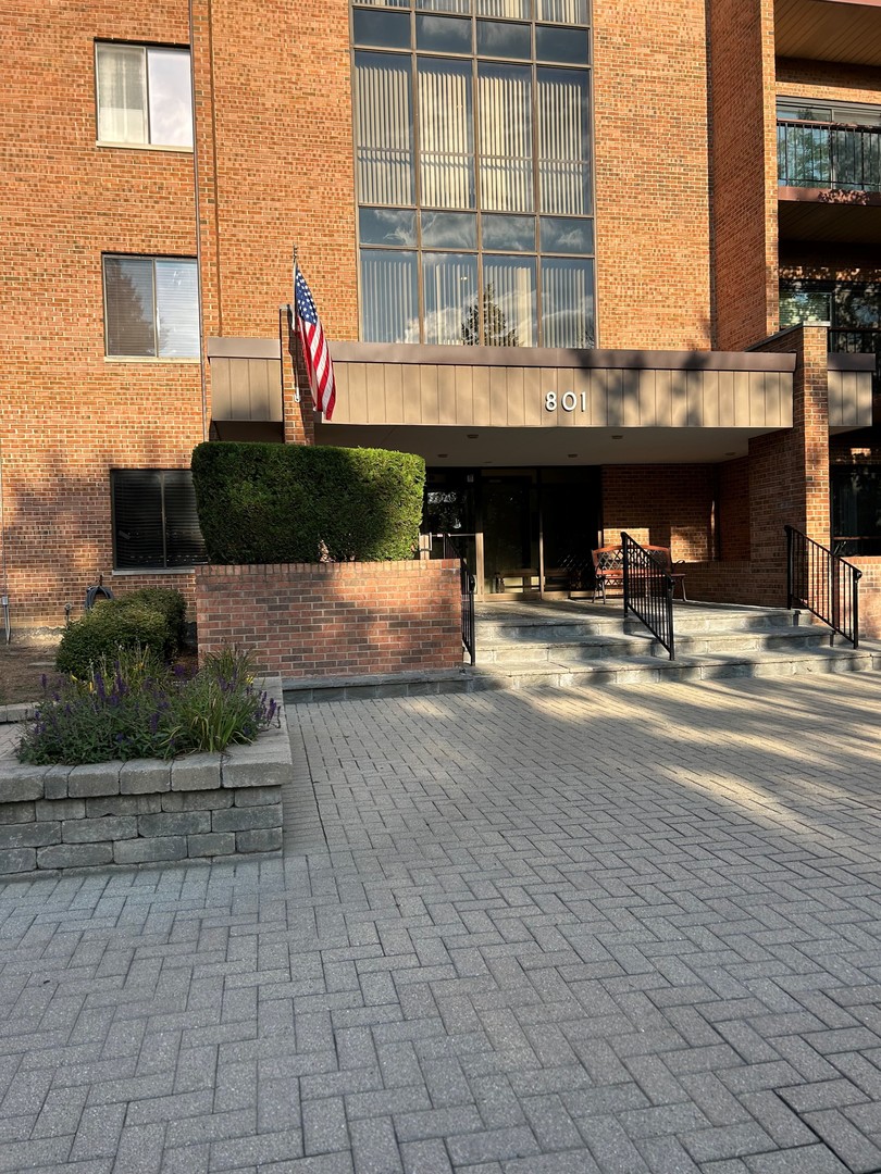 801 79th Street, Unit 105 Darien, IL 60561 - Photo 1 of 16