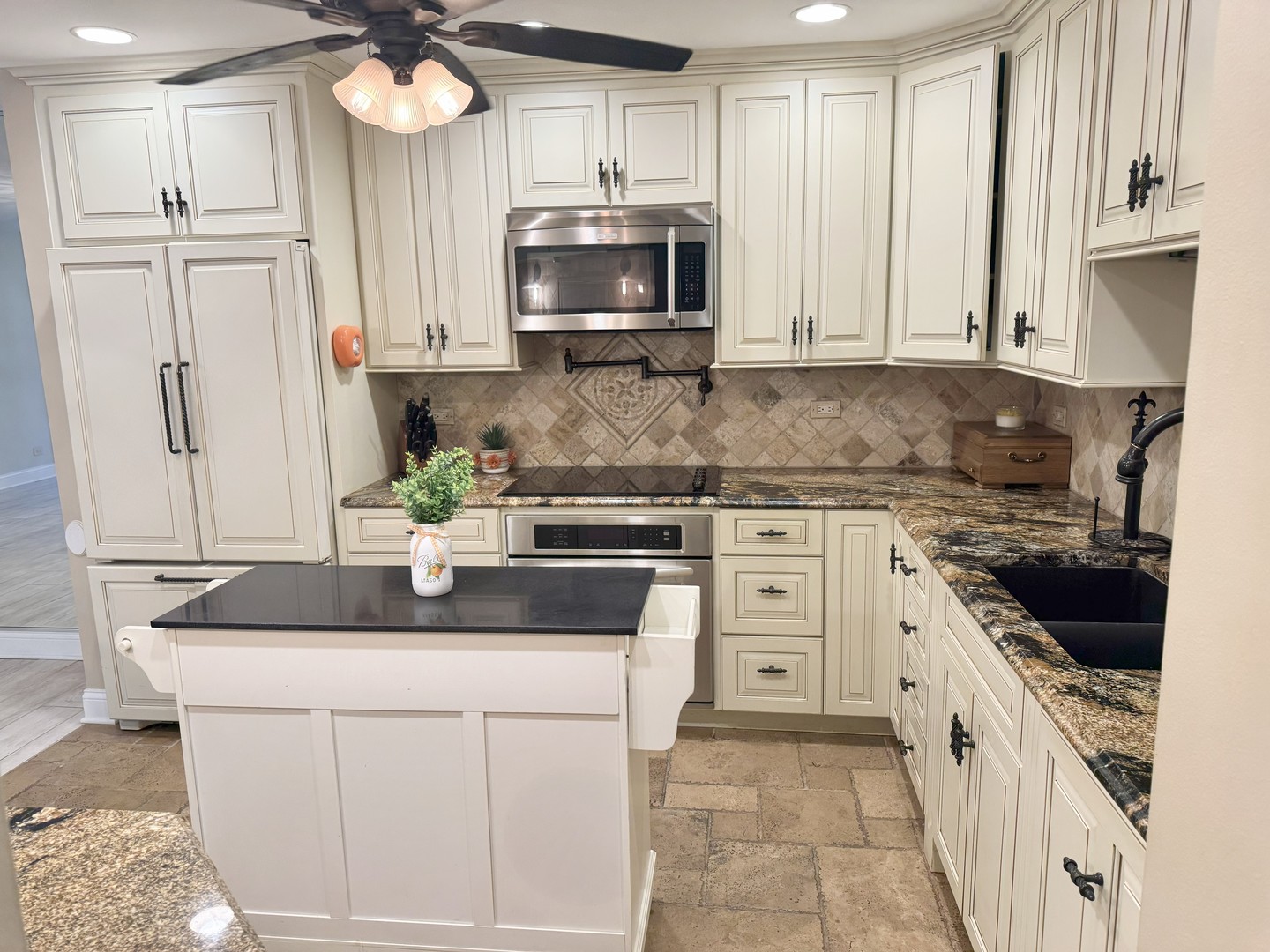 801 79th Street, Unit 105 Darien, IL 60561 - Photo 3 of 16