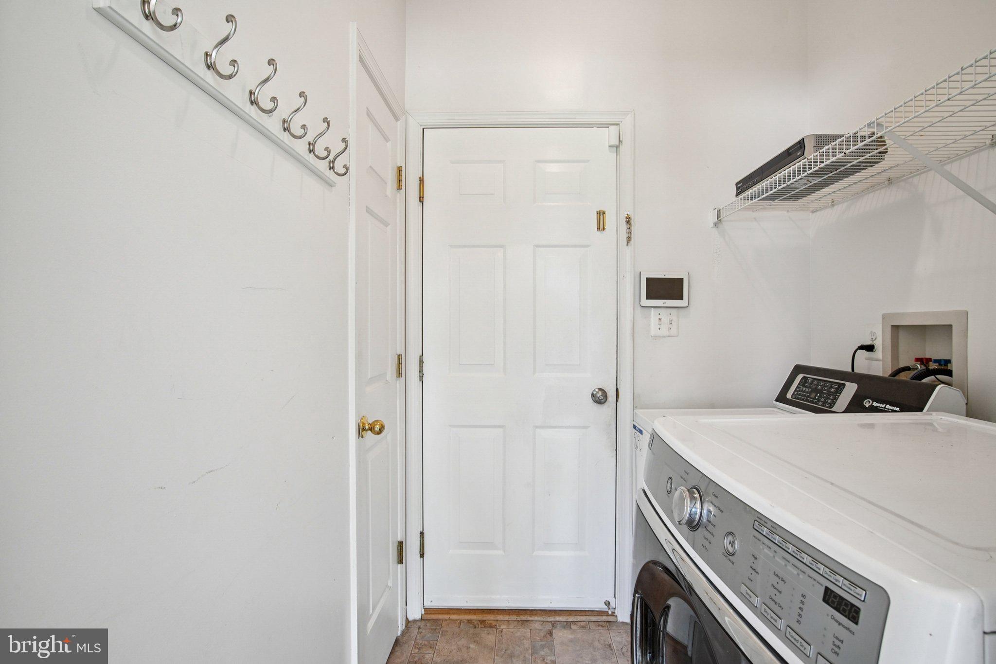 1624 Osprey Circle Cambridge, MD 21613 - Photo 11 of 45 a room that has a bed and a window in it