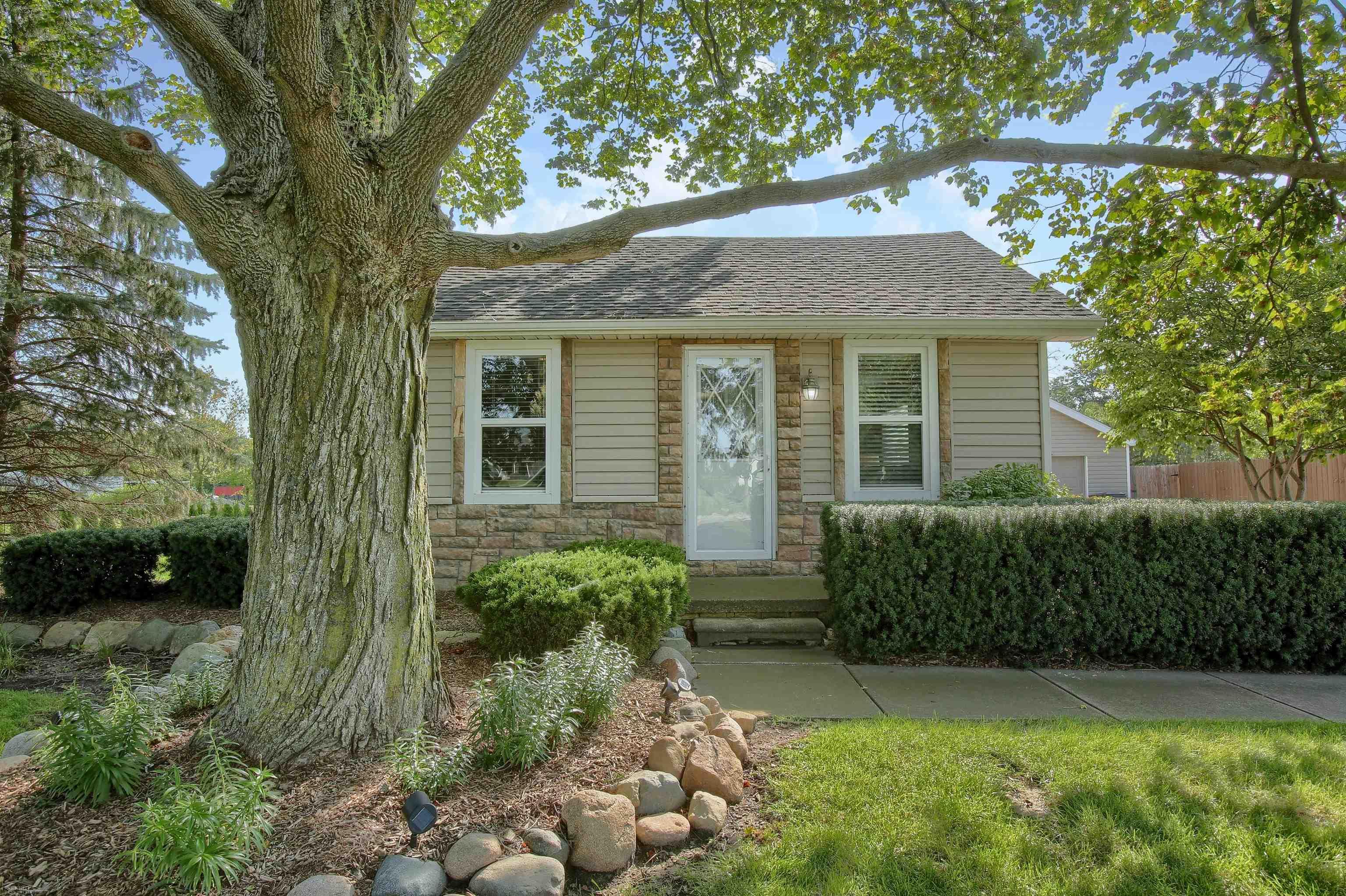 58410 Romeo Plank Road Ray, MI 48096 - Photo 2 of 20