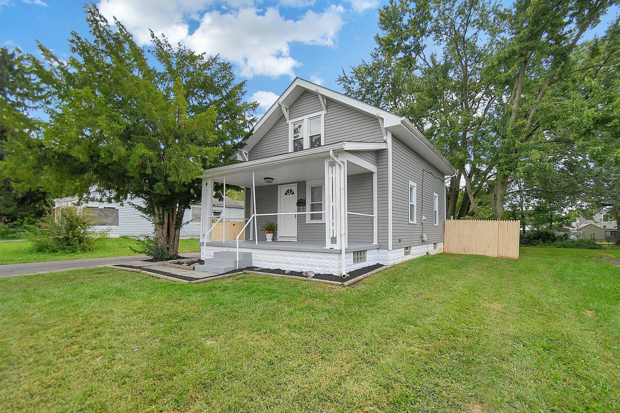 1129 Smith Road Columbus, OH 43207 - Photo 4 of 29 4-web-or-mls-1129-smith-rd
