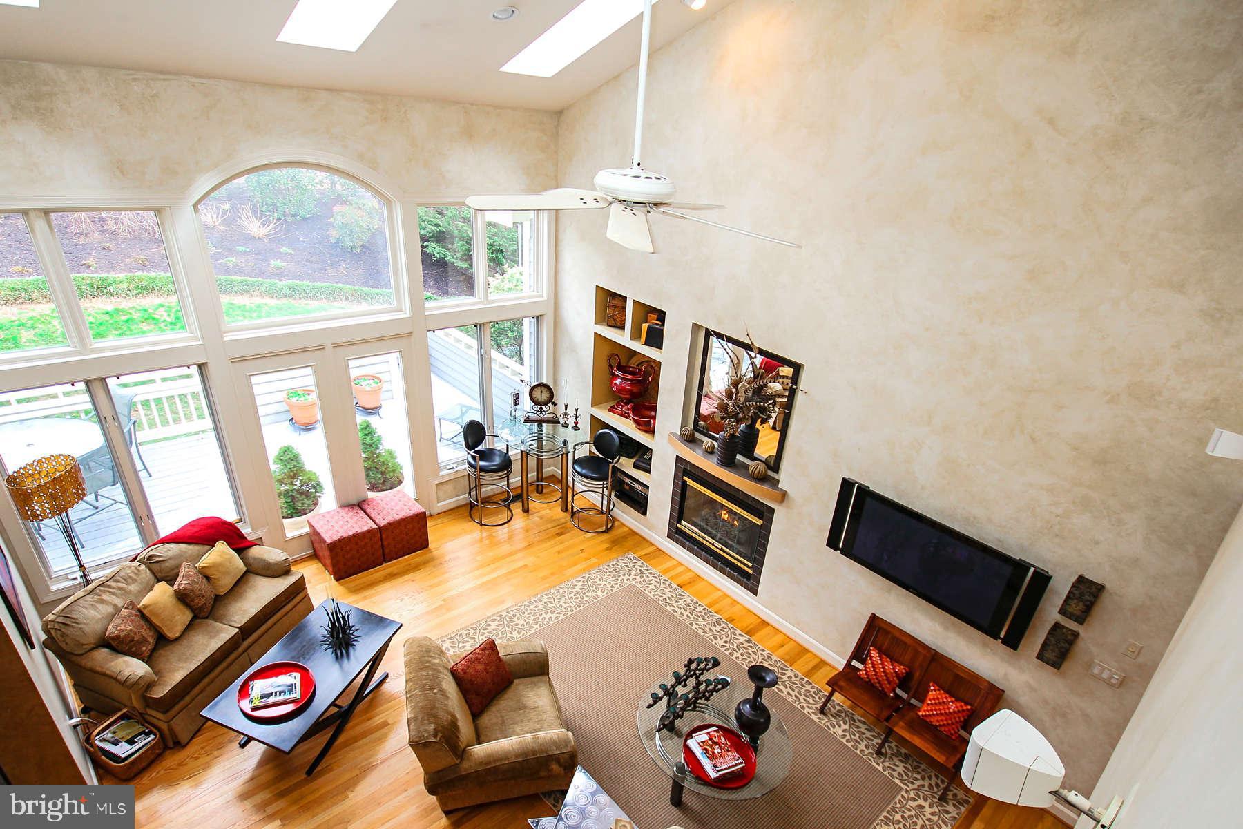 11318 Bright Pond Lane Reston, VA 20194 - Photo 2 of 28 Family Room