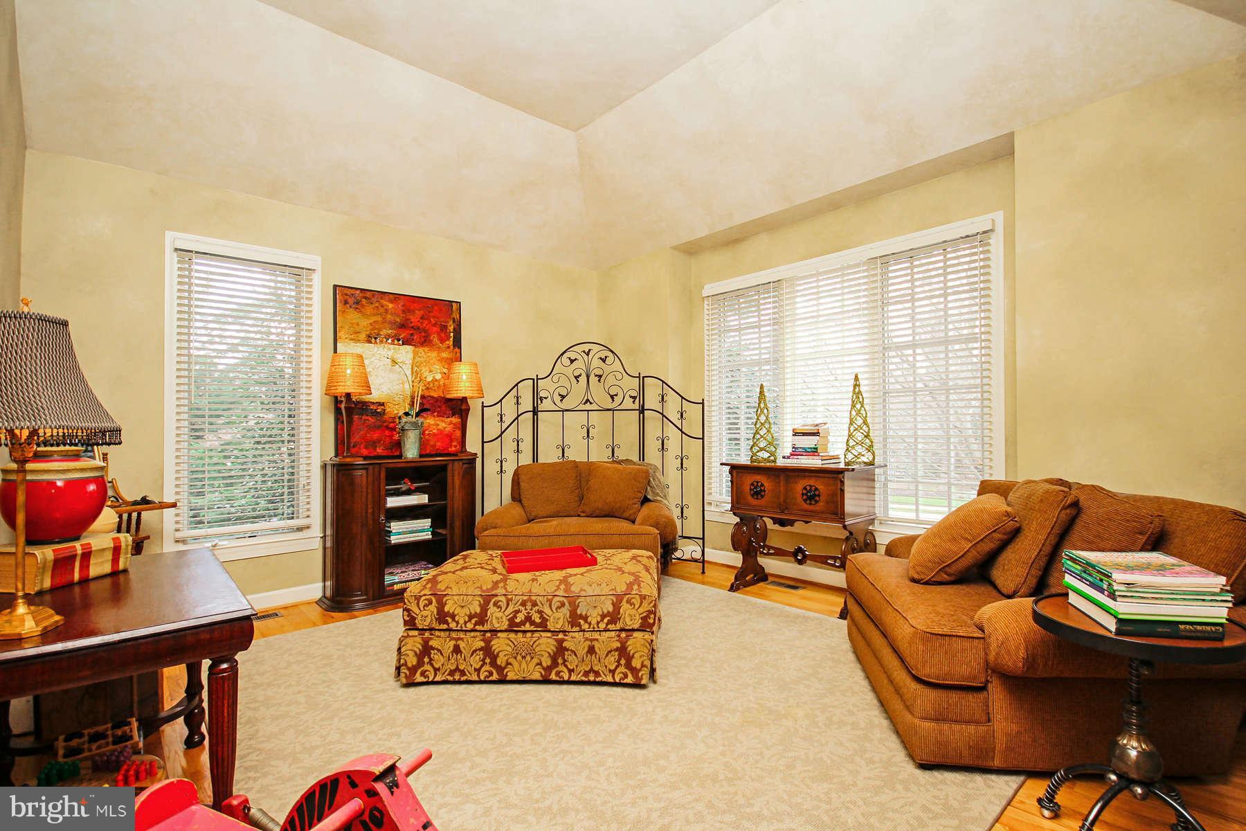 11318 Bright Pond Lane Reston, VA 20194 - Photo 3 of 28 Living Room