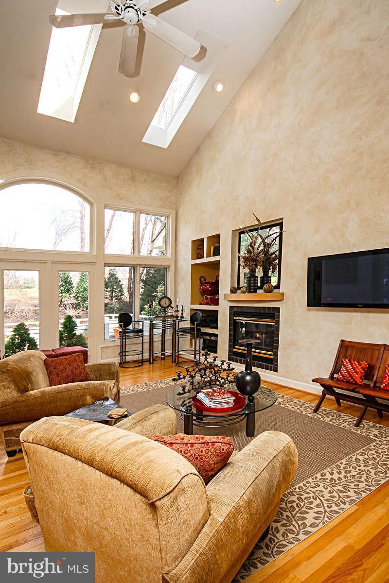 11318 Bright Pond Lane Reston, VA 20194 - Photo 9 of 28 Family Room