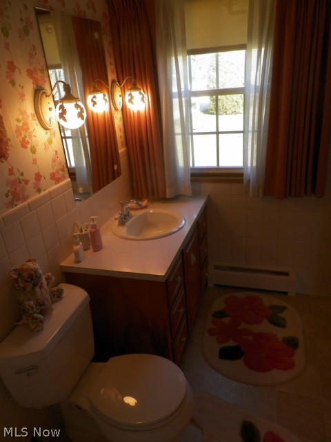 6556 Burdett Road Wadsworth, OH 44281 - Photo 17 of 25 Bathroom attached to master bedroom, with tub/shower.
