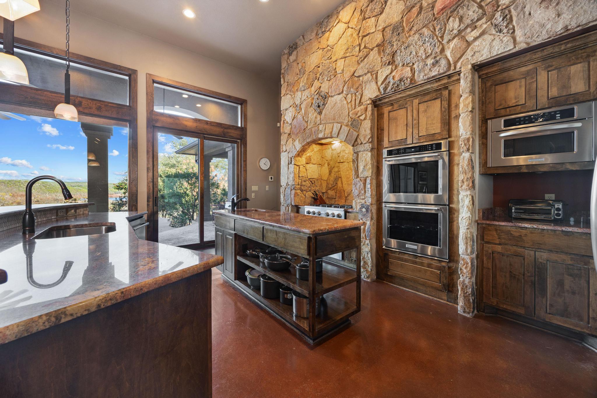 303 Yaupon Road Spicewood, TX 78669 - Photo 9 of 39