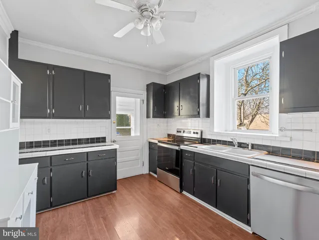 $325,000 | 54 North Church Street, Spring City, PA 19475