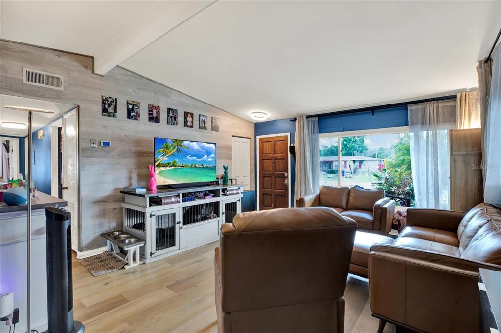 104 Glen Ridge Avenue Temple Terrace, FL 33617 - Photo 6 of 35