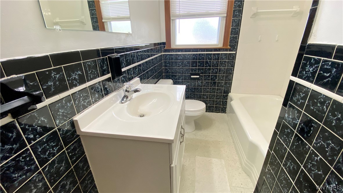 3087 Cloverbank Road Hamburg, NY 14075 - Photo 12 of 20 Full Bath