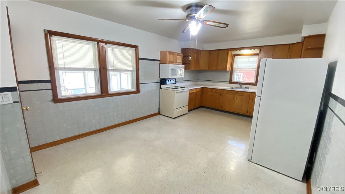 3087 Cloverbank Road Hamburg, NY 14075 - Photo 4 of 20 Kitchen
