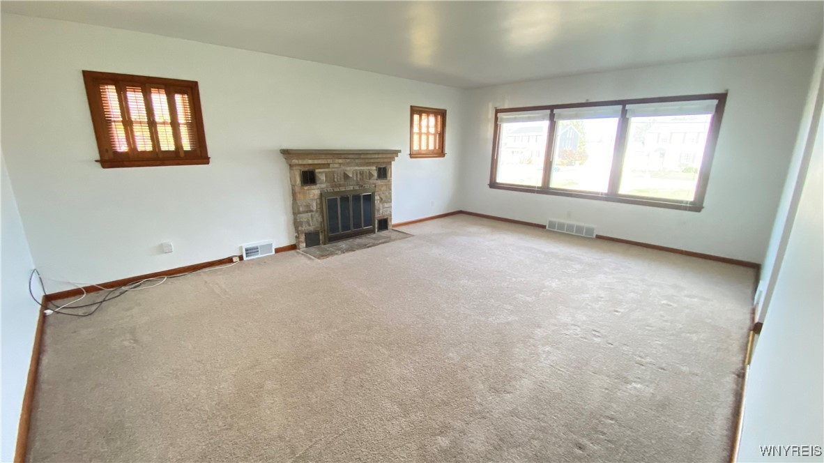 3087 Cloverbank Road Hamburg, NY 14075 - Photo 5 of 20 Living Room