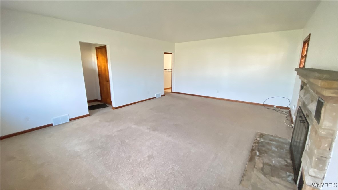3087 Cloverbank Road Hamburg, NY 14075 - Photo 7 of 20 Living Room