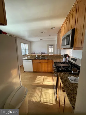 $2,800 | 5607 7th Street South, Arlington, VA 22204