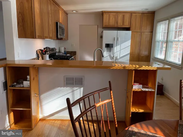 $2,800 | 5607 7th Street South, Arlington, VA 22204