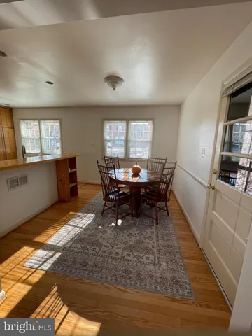 $2,800 | 5607 7th Street South, Arlington, VA 22204