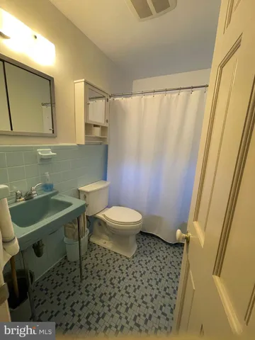 $2,800 | 5607 7th Street South, Arlington, VA 22204