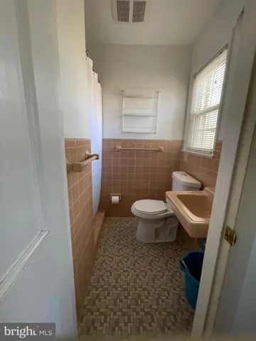 $2,800 | 5607 7th Street South, Arlington, VA 22204