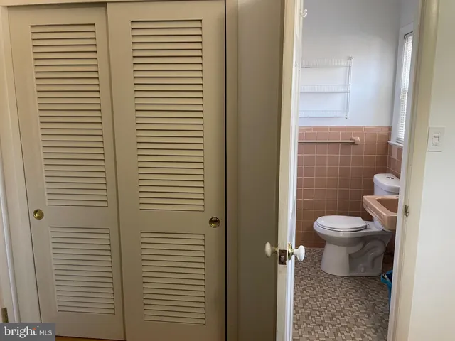 $2,800 | 5607 7th Street South, Arlington, VA 22204