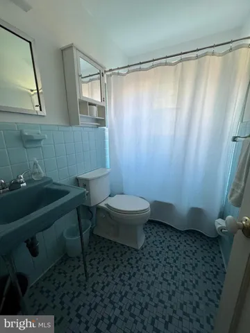 $2,800 | 5607 7th Street South, Arlington, VA 22204