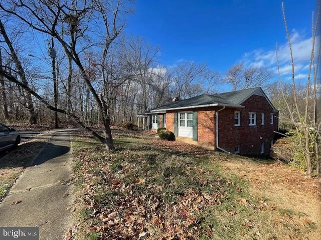 $2,800 | 5607 7th Street South, Arlington, VA 22204