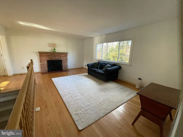 $2,800 | 5607 7th Street South, Arlington, VA 22204