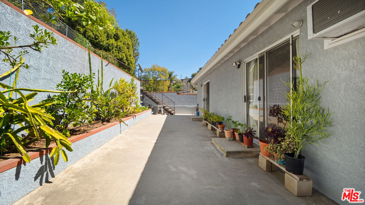 2655 Saxon Drive Los Angeles, CA 90065 - Photo 31 of 40 an outdoor view with patio