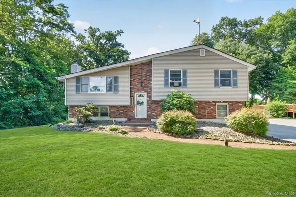 $499,900 | 18 Pine Ridge Drive, Hopewell Junction, NY 12533